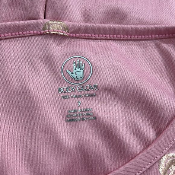 Body glove romper smiley face pink with gold smiles. Size 7
Sleeveless - Picture 11 of 12